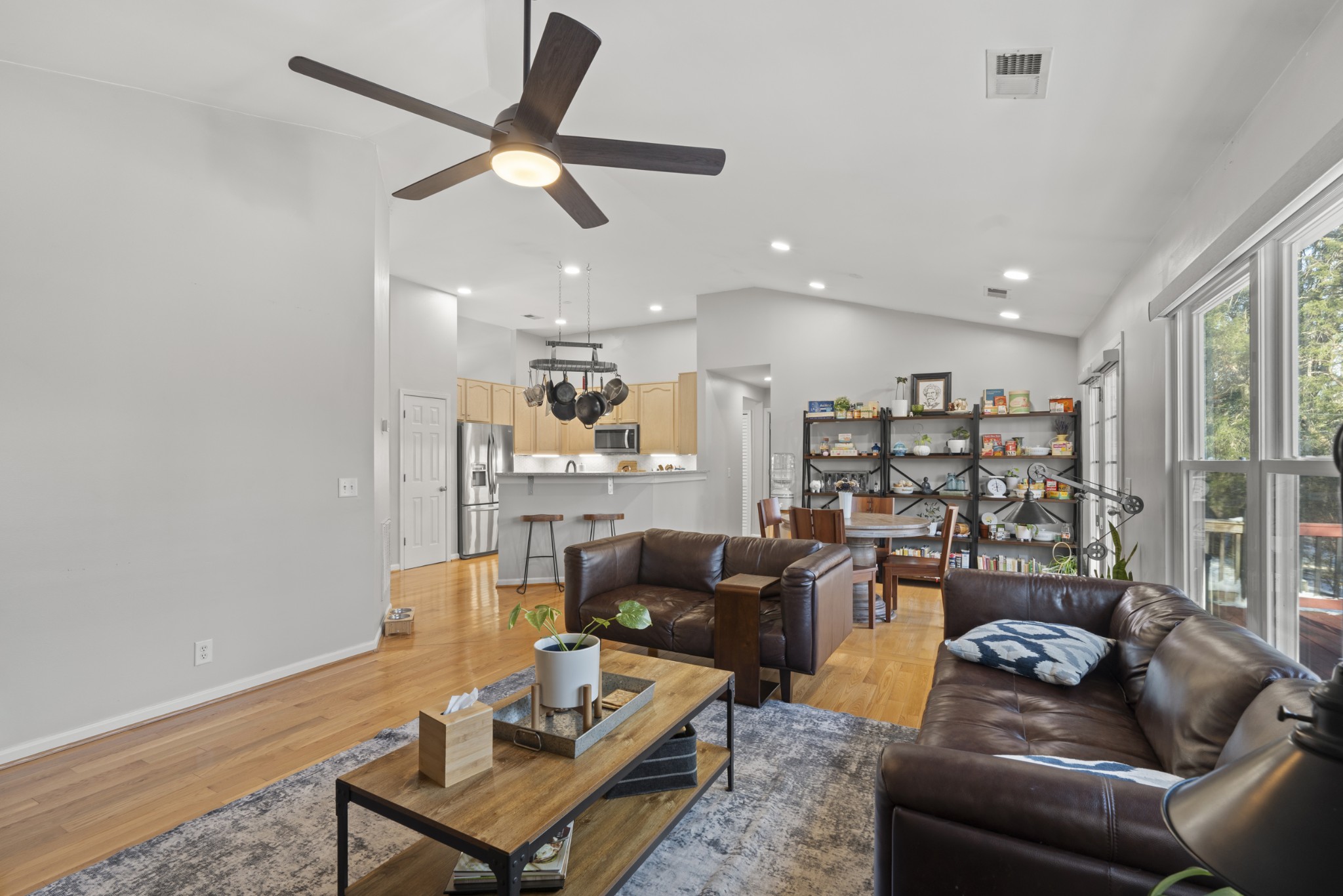 Nashville, Tennessee 37217, United States, 3 Bedrooms Bedrooms, ,2 BathroomsBathrooms,Residential,Active,80206