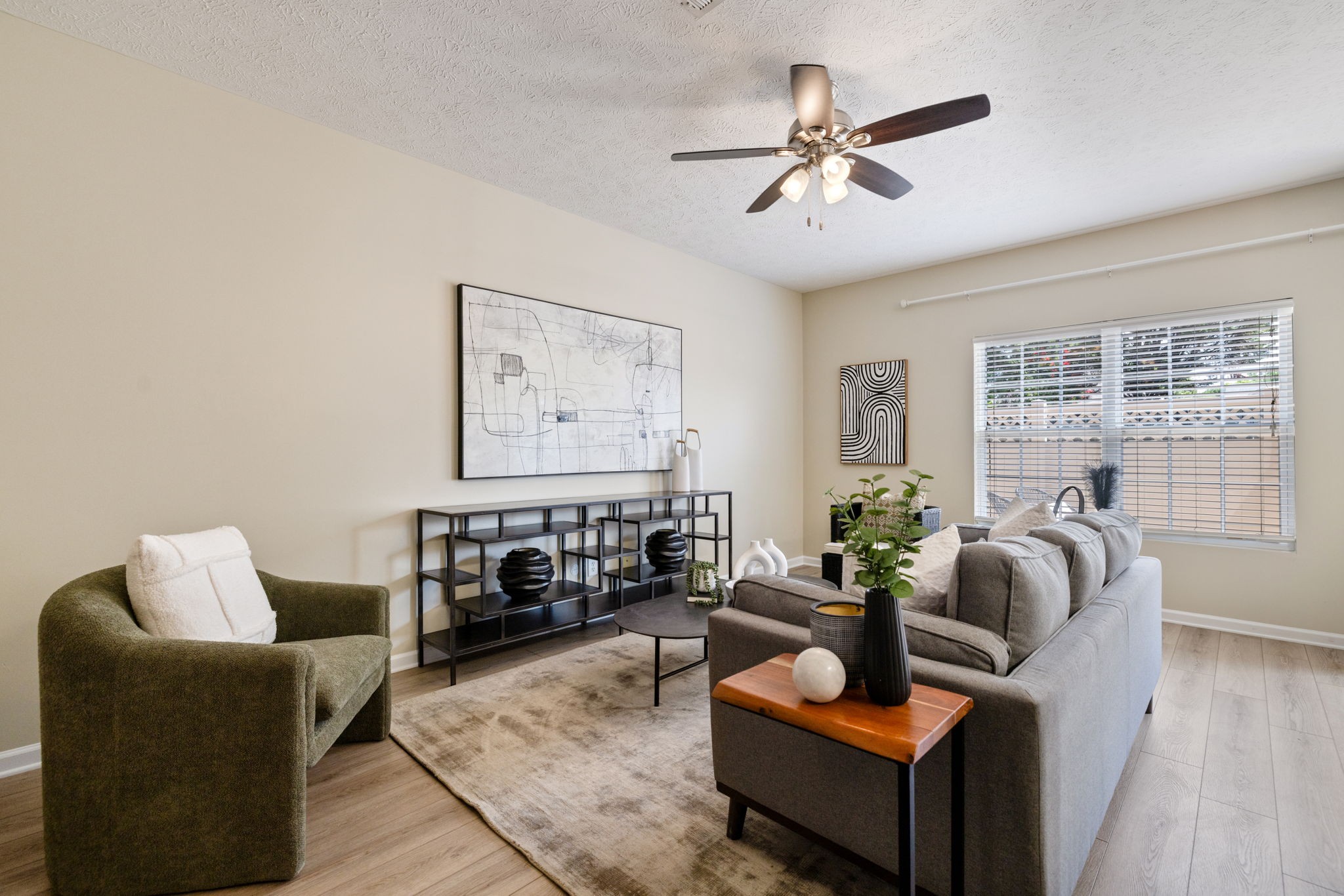 8104 Valley Oak Dr