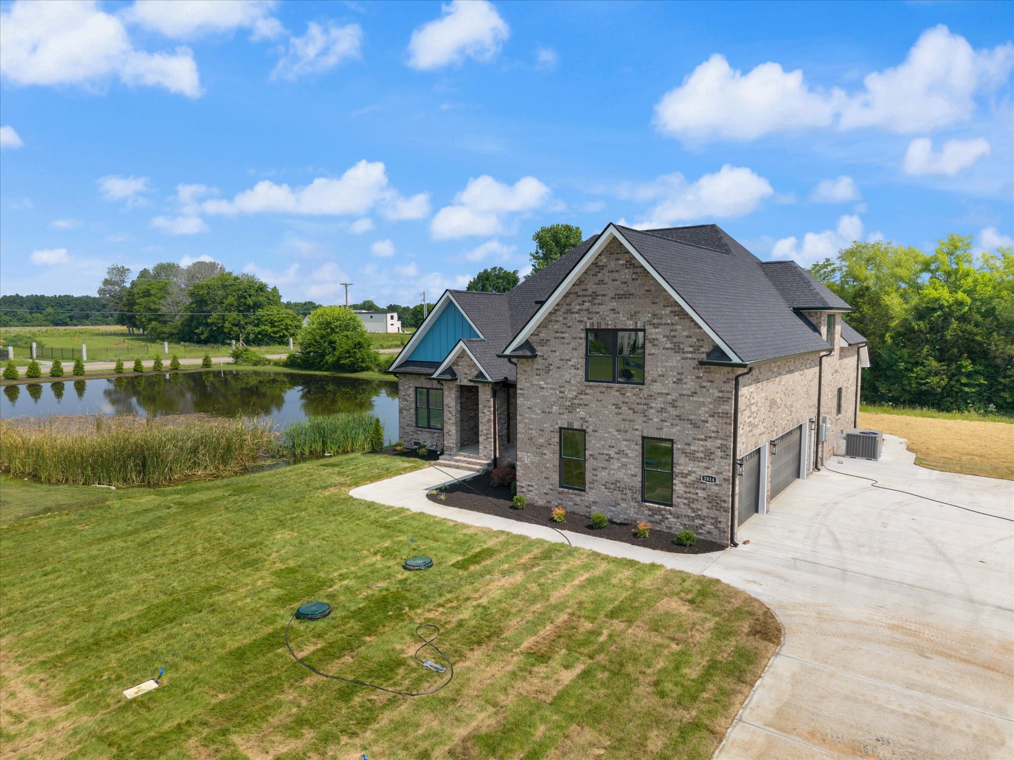 3814 Carriage Dr