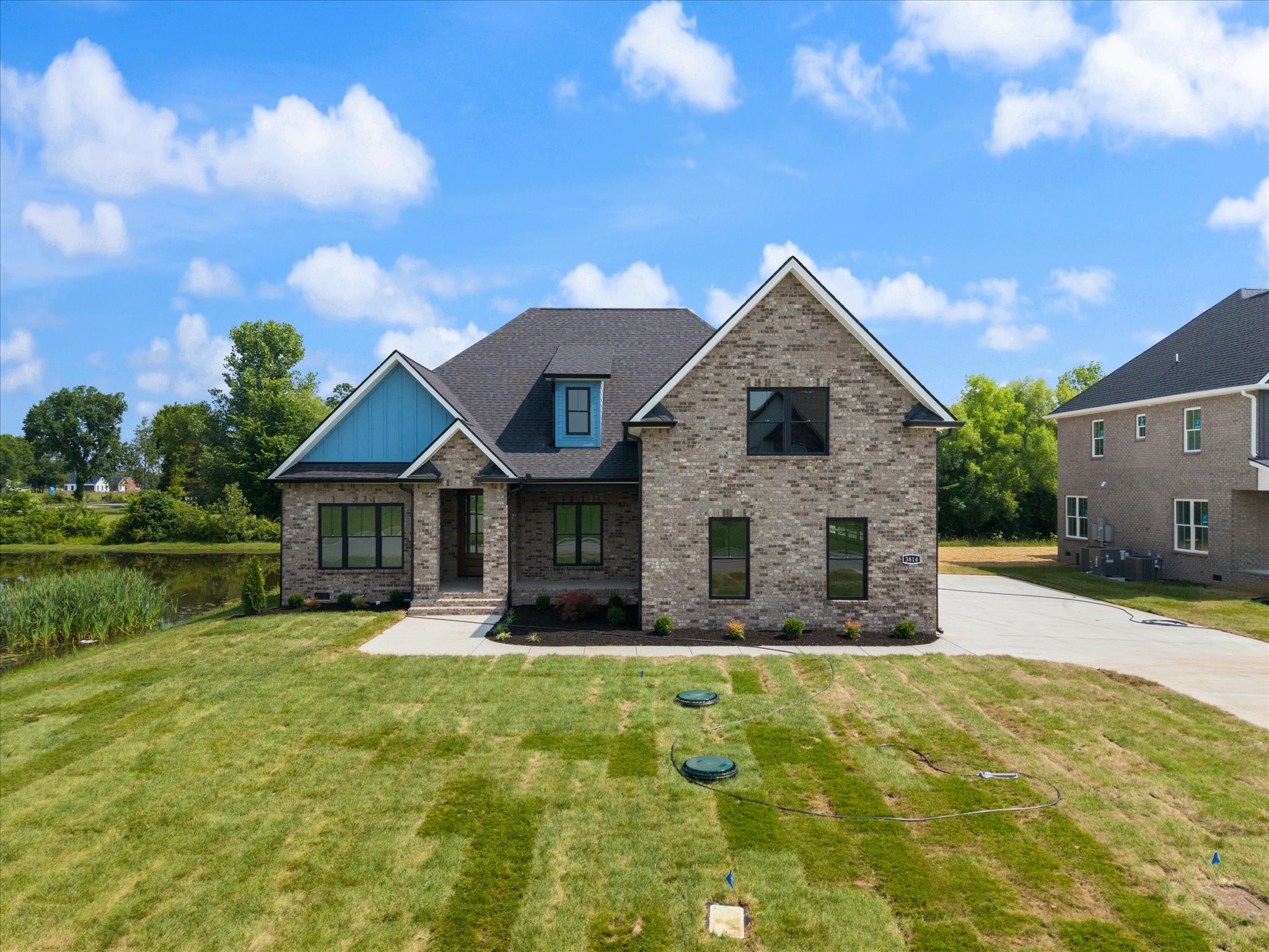 3814 Carriage Dr