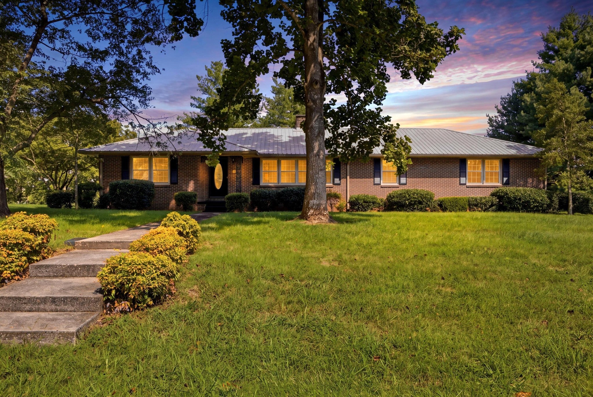401 E Petty Lane