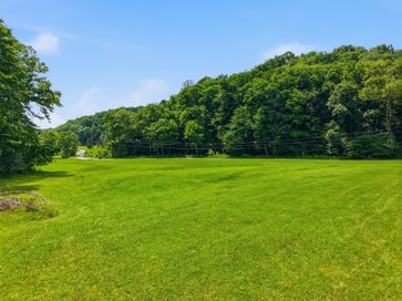 1639 Eucalyptus Dr Byrdstown TN 38549