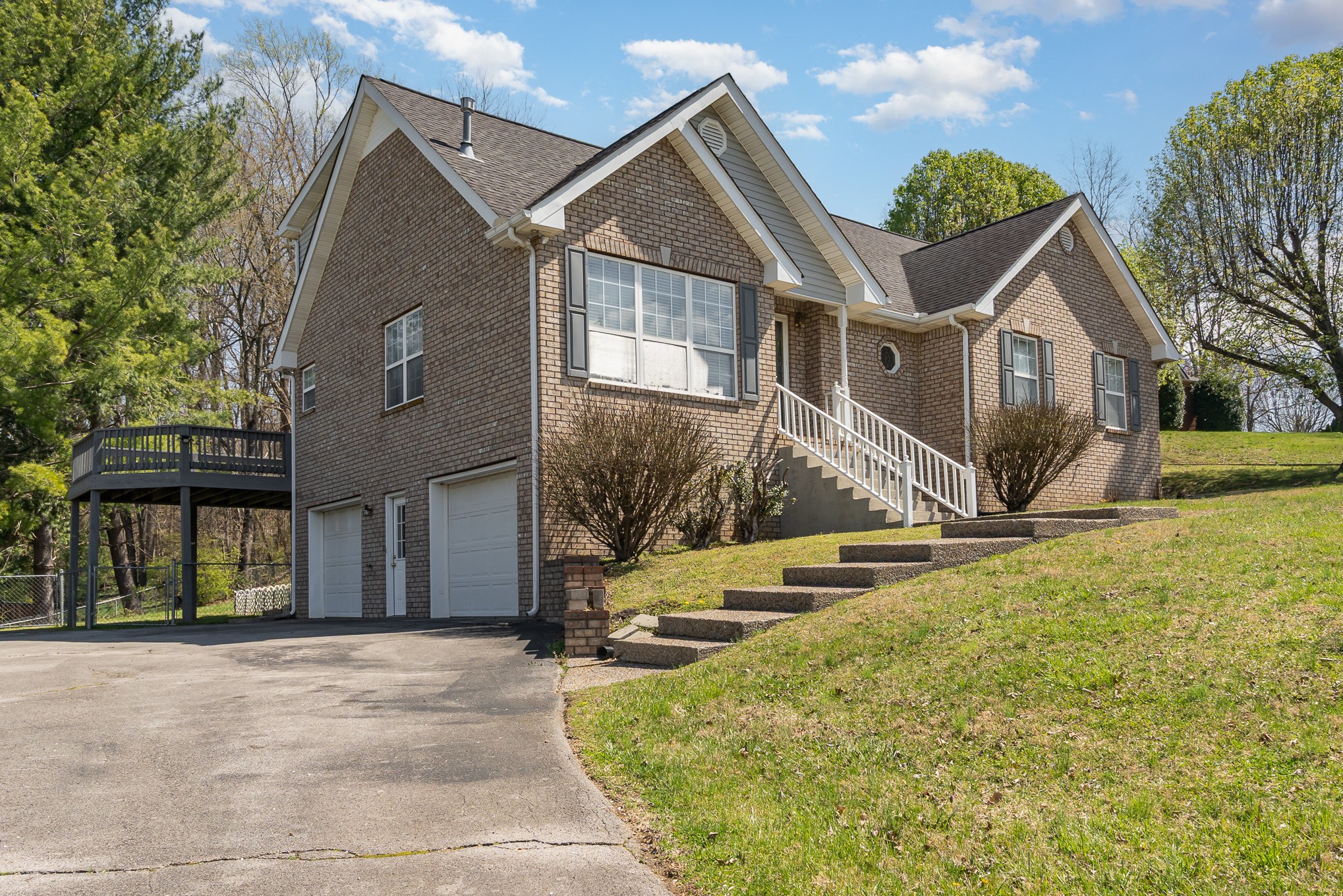 511 Lakeside Dr