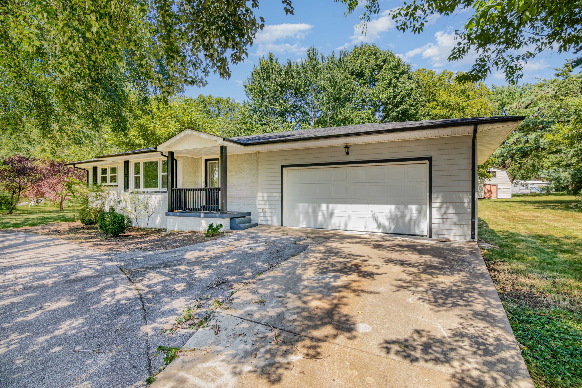 2557 Woodlawn Rd