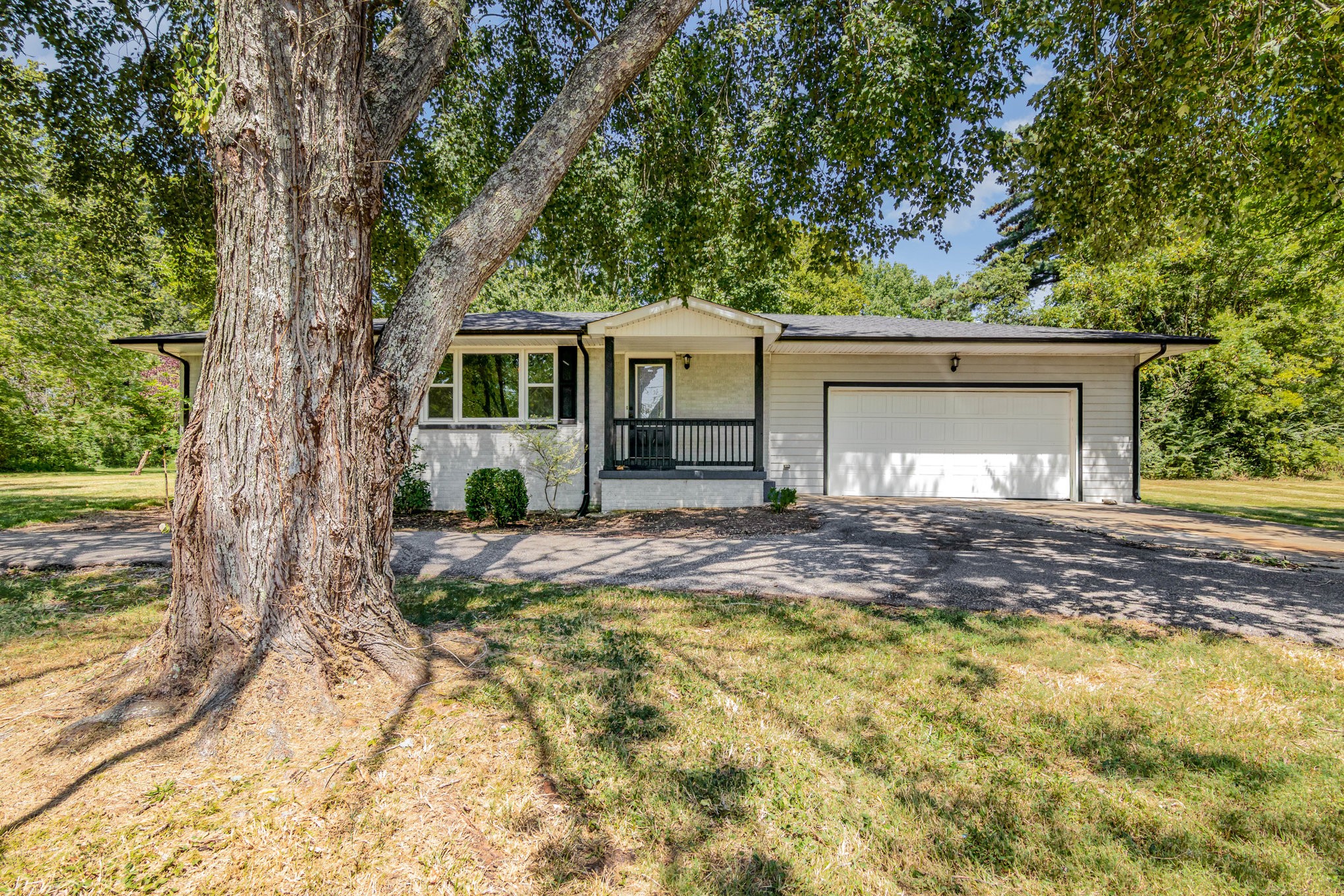 2557 Woodlawn Rd