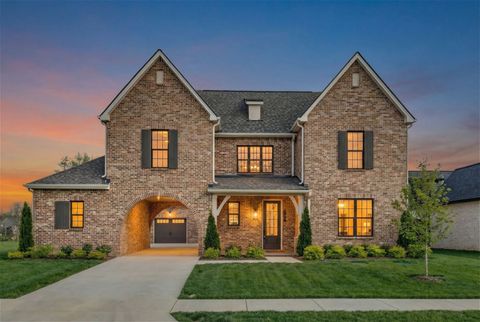 7304 Crowell Dr College Grove TN 37046