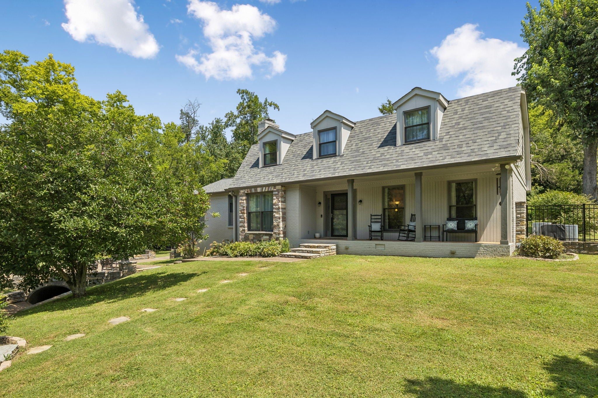 2039 Sunny Side Dr