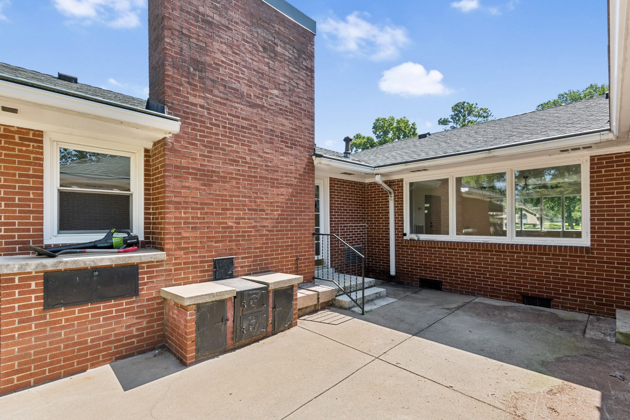 240 Joyce Ave