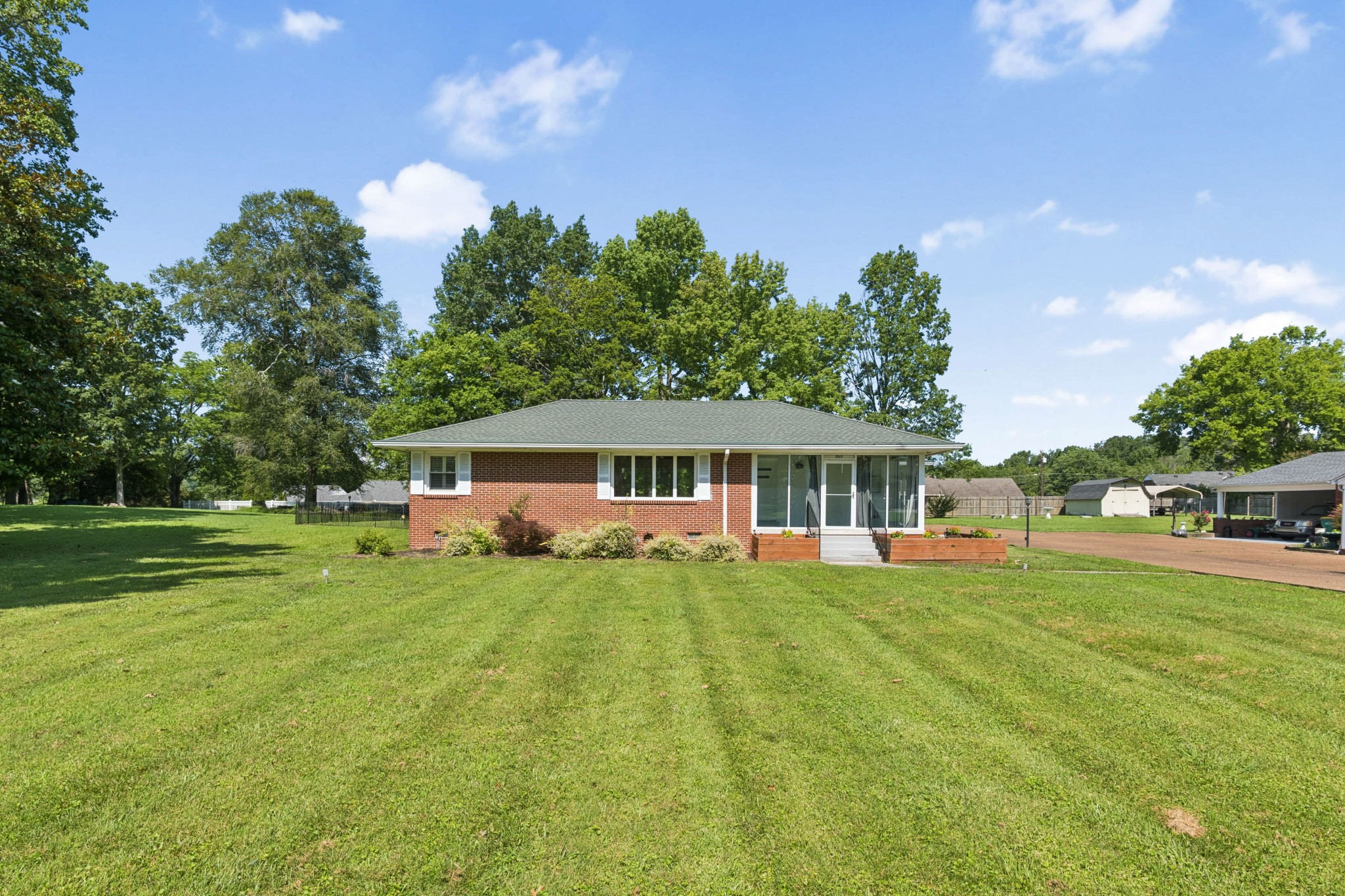 240 Joyce Ave