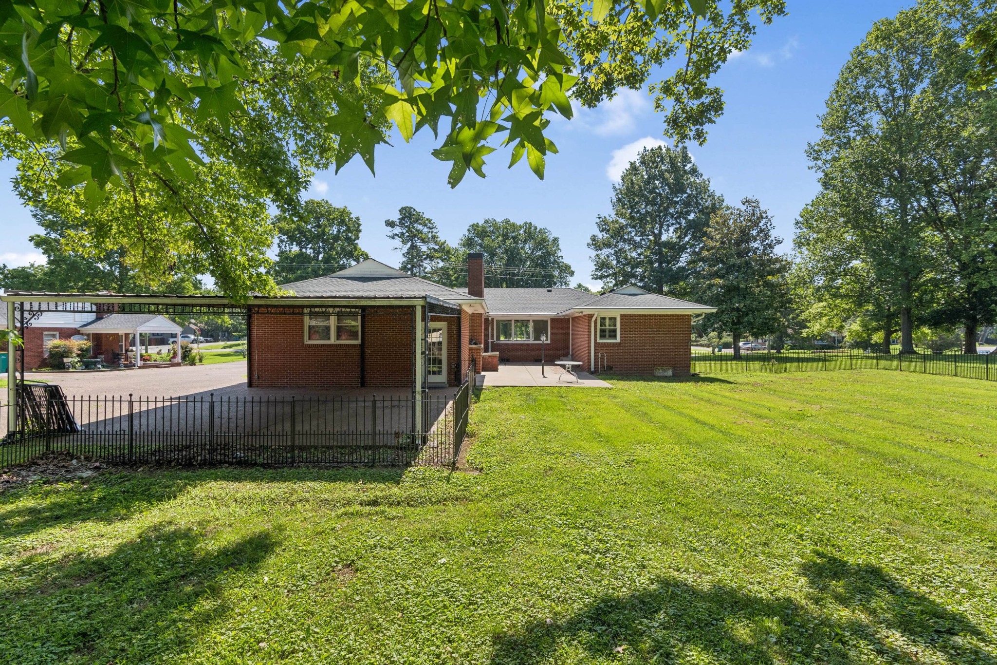 240 Joyce Ave