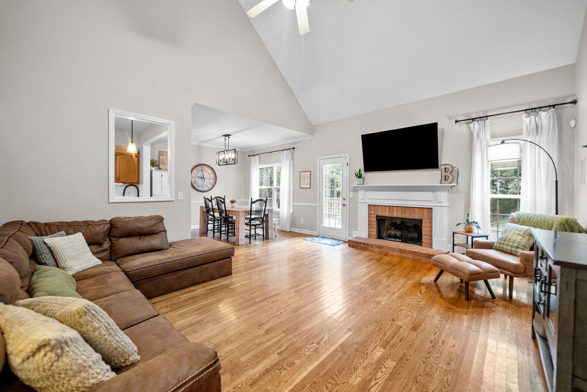 1161 Cynthia Ln