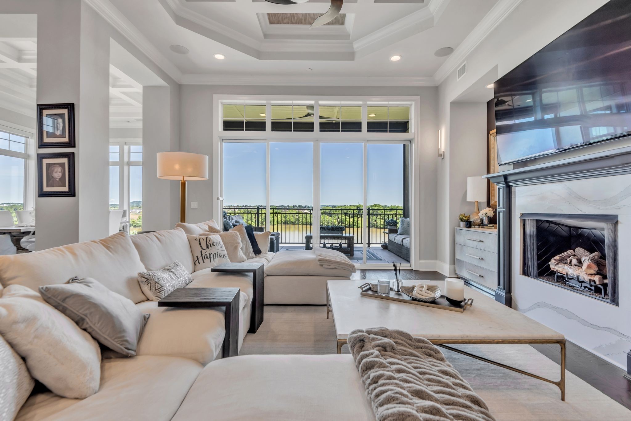 1024 Club View Dr F401