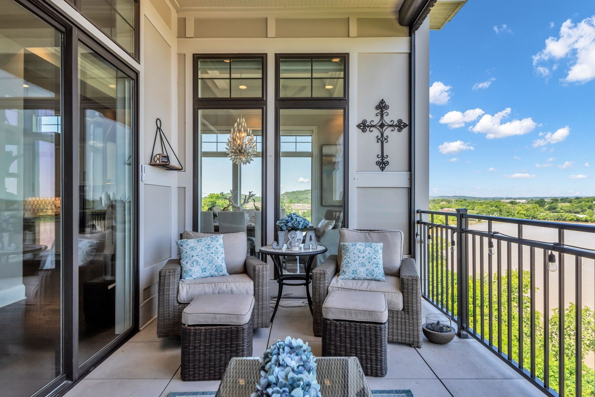 1024 Club View Dr F401