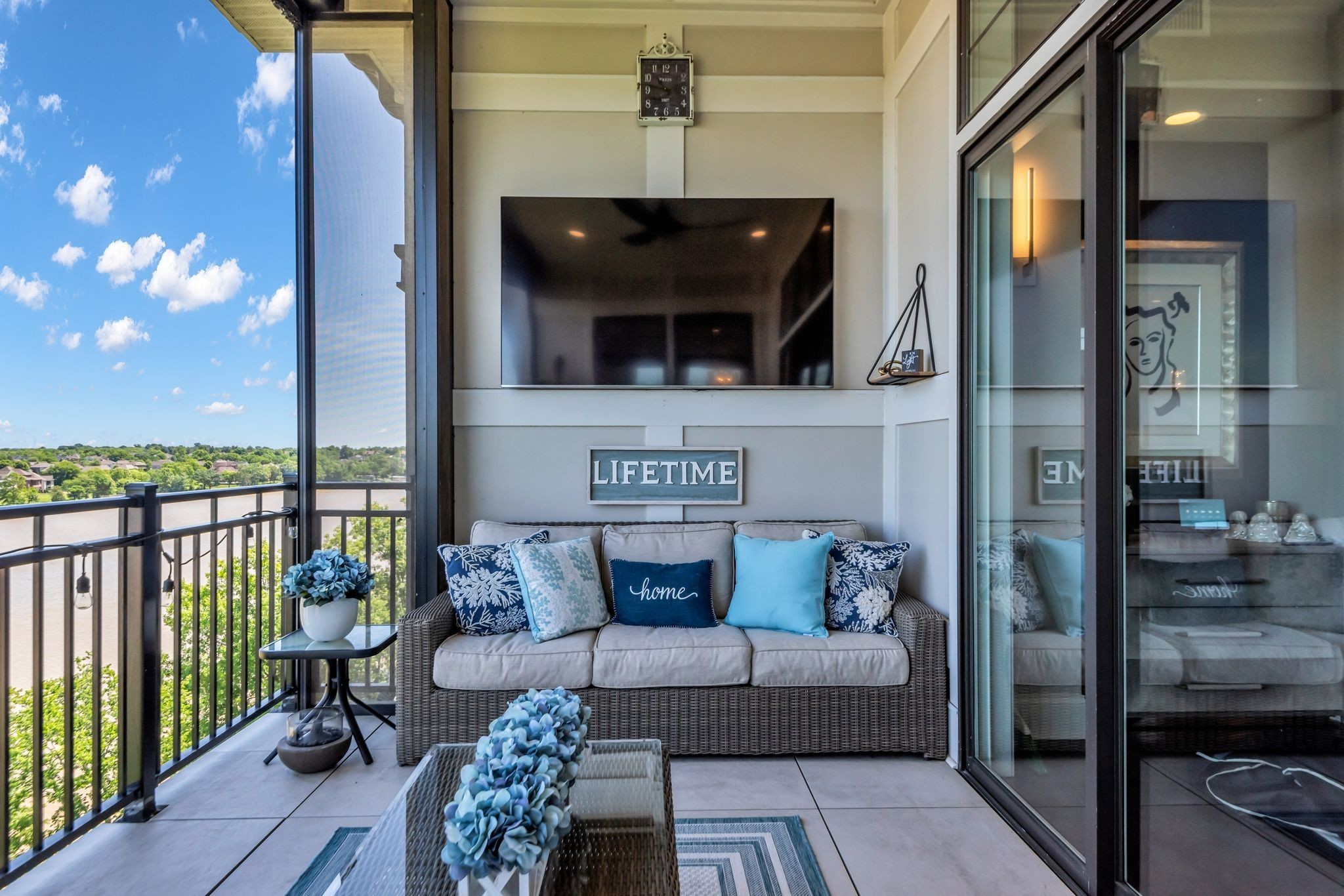 1024 Club View Dr F401
