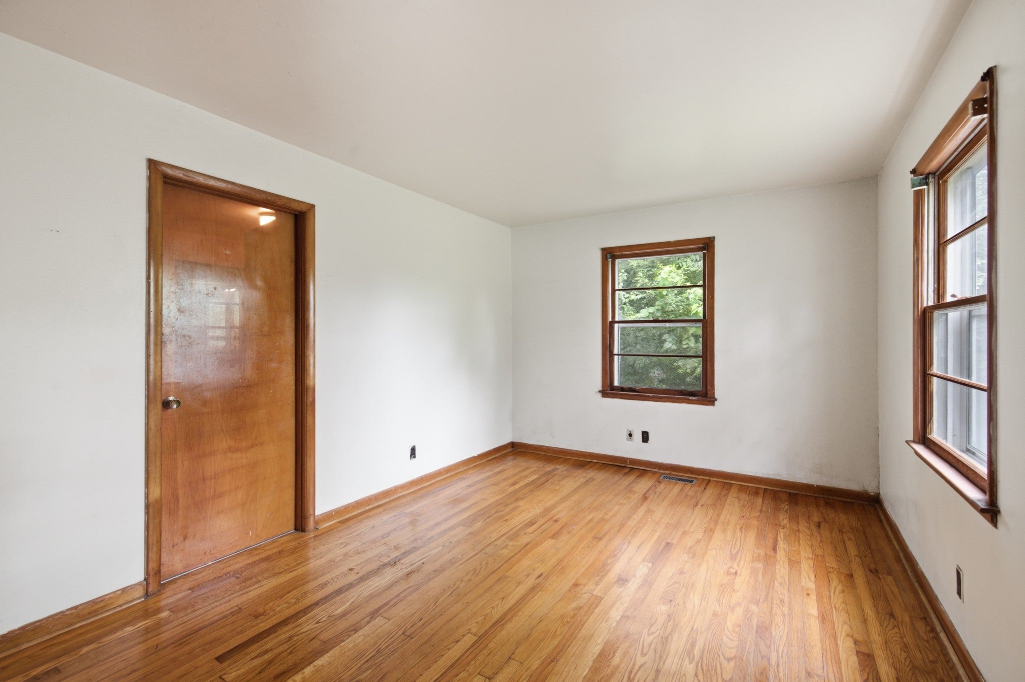 1928 Dahlia Dr