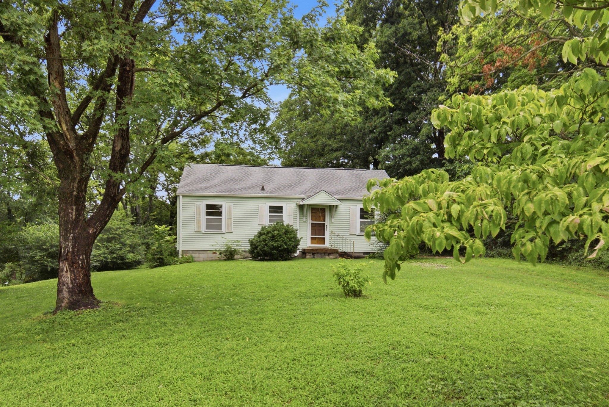 1928 Dahlia Dr