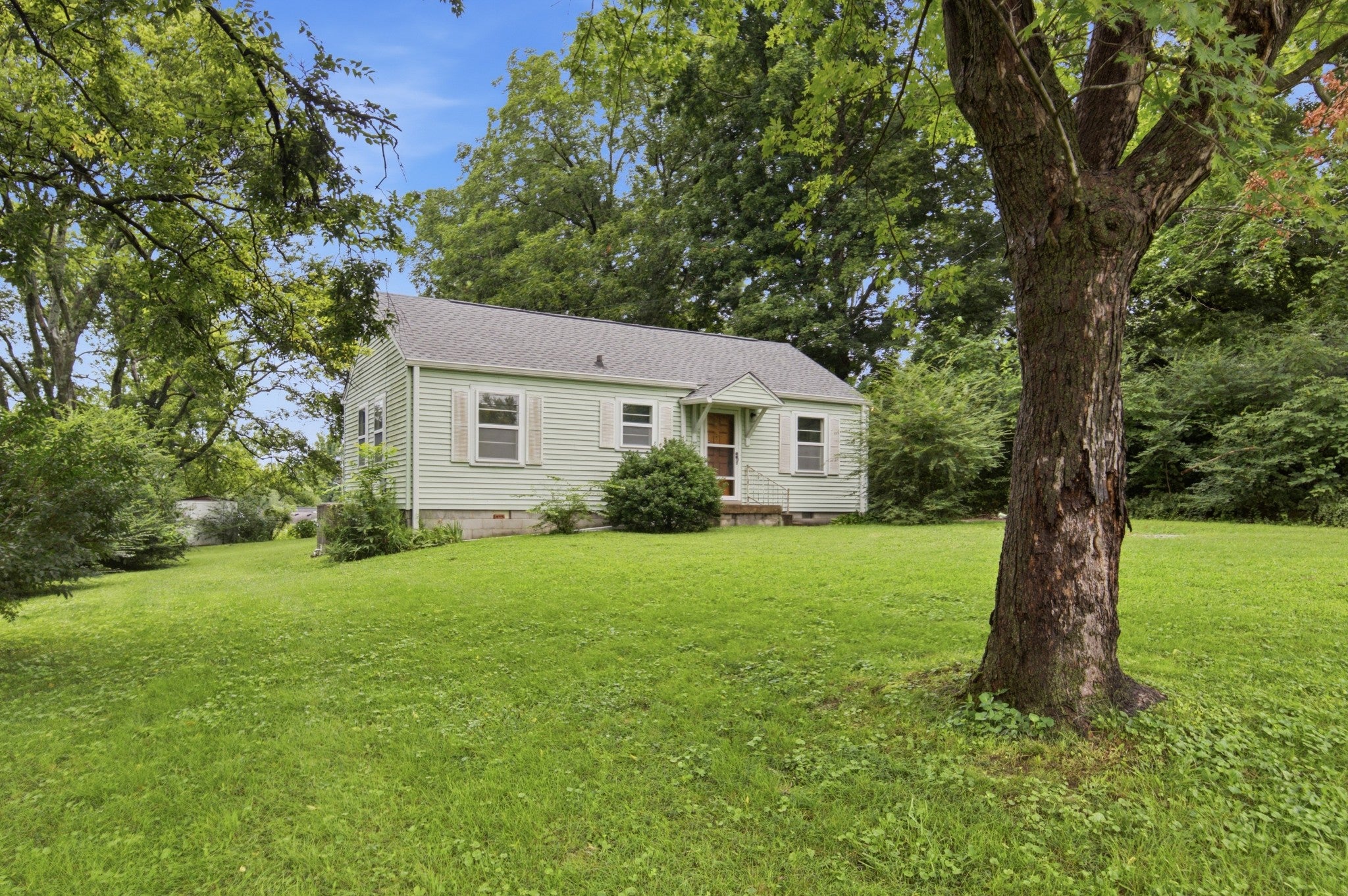 1928 Dahlia Dr