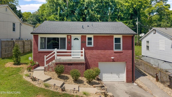 2951 CECIL AVE, KNOXVILLE, TN 37917 - Image 0f7e84a3de0c93b13c8f6fcebafcec86/1762132660