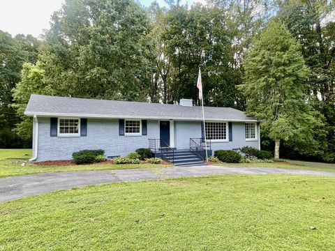 305 Jackie Dr Lawrenceburg TN 38464