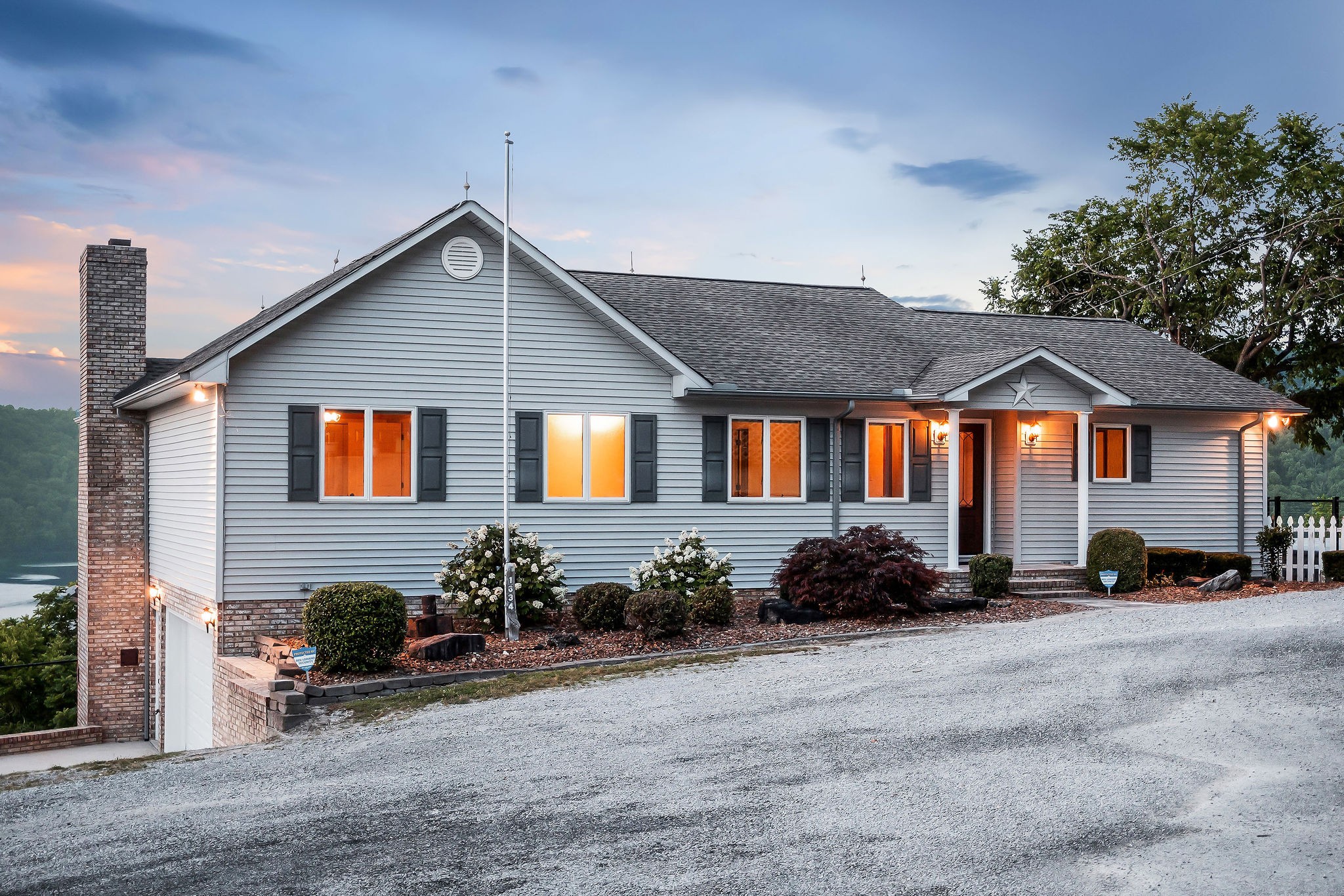 1634 Falling Water Rd