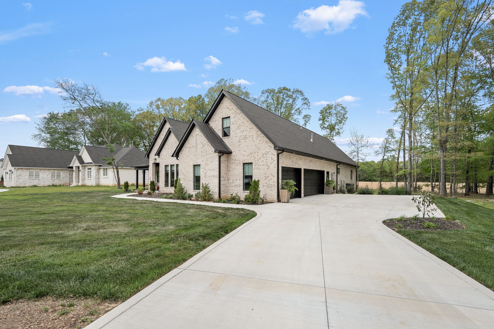 2022 COUNTRY CLUB DRIVE