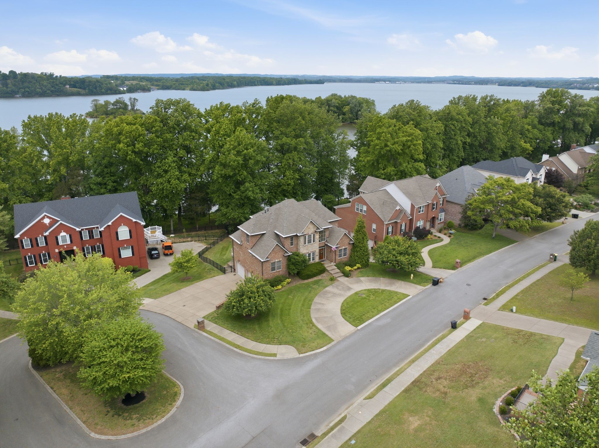 100 Lakecrest Cir