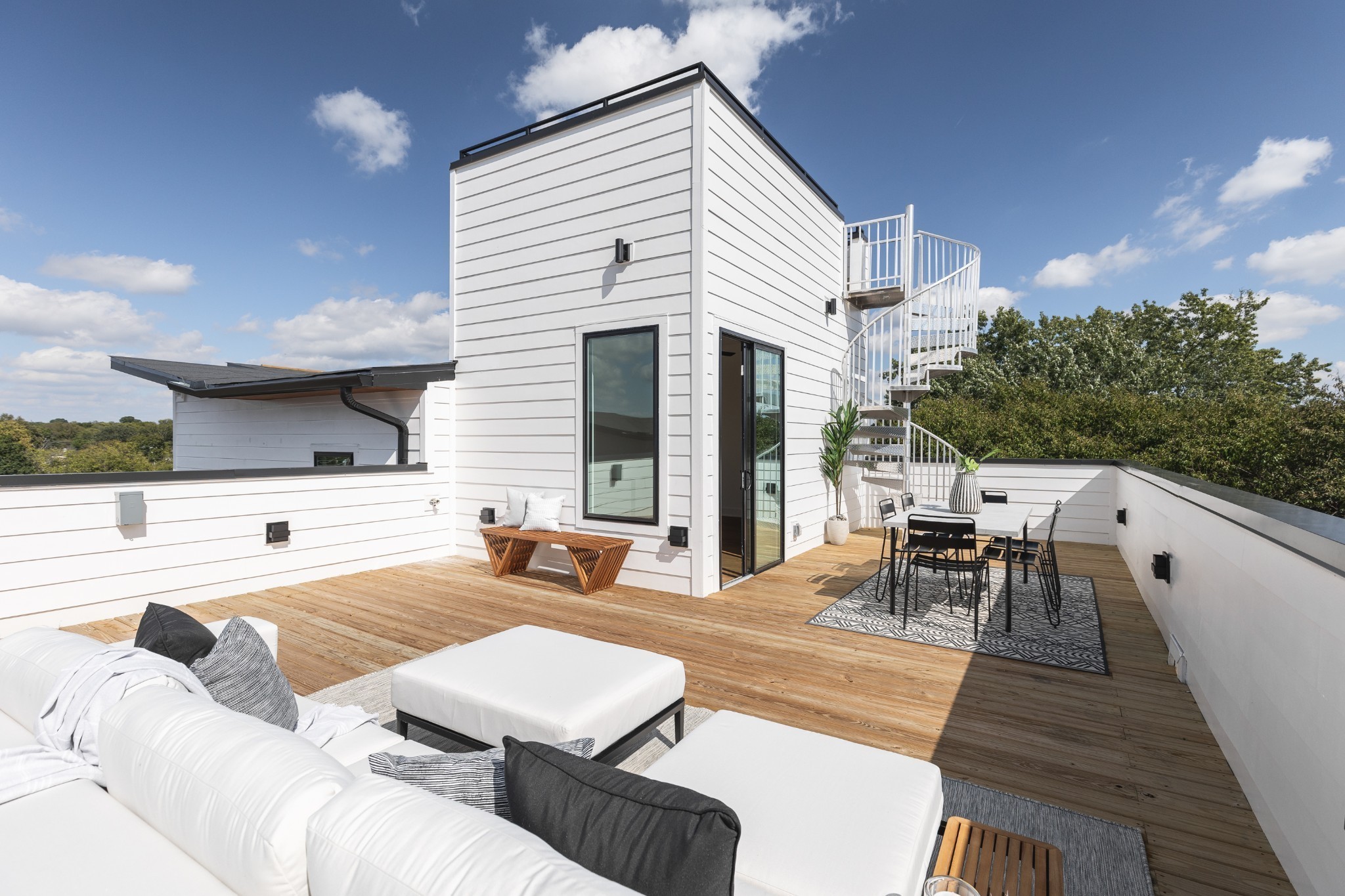 1008 Douglas Ave +1000 + 996