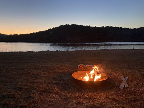 753 River Front Dr Clifton TN 38425