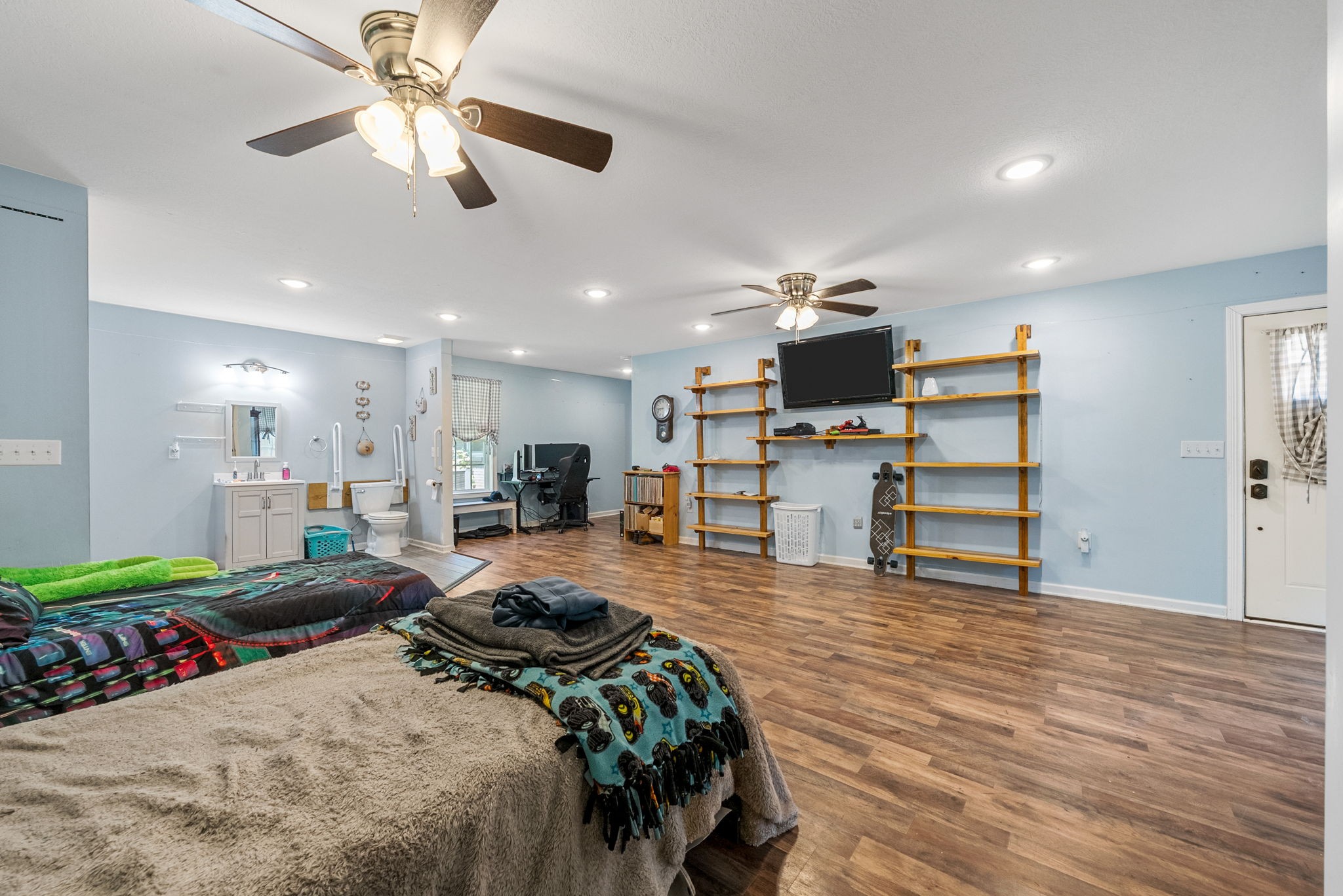 Dover, Tennessee 37058, United States, 4 Bedrooms Bedrooms, ,3 BathroomsBathrooms,Residential,Active,157365