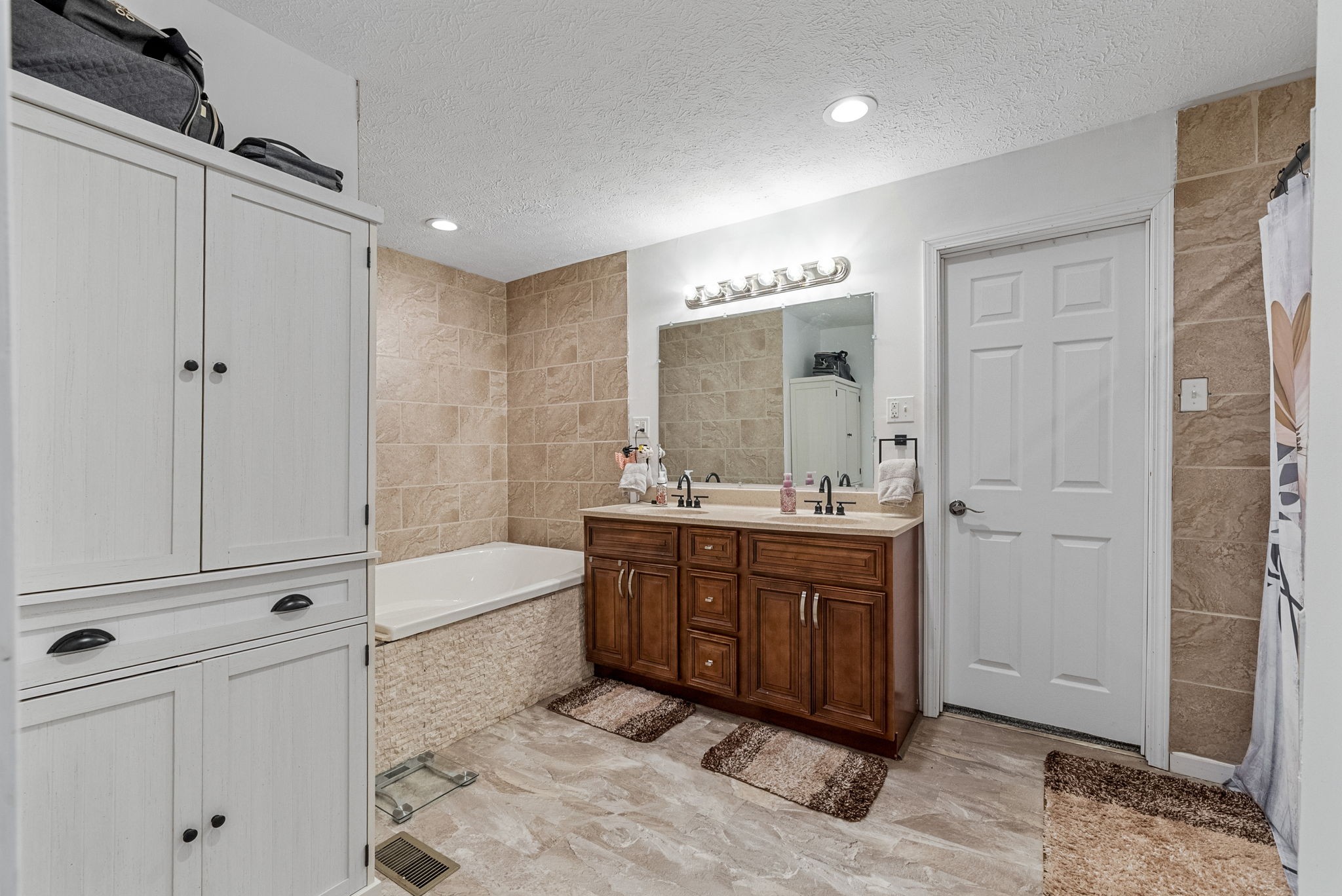 Dover, Tennessee 37058, United States, 4 Bedrooms Bedrooms, ,3 BathroomsBathrooms,Residential,Active,157365