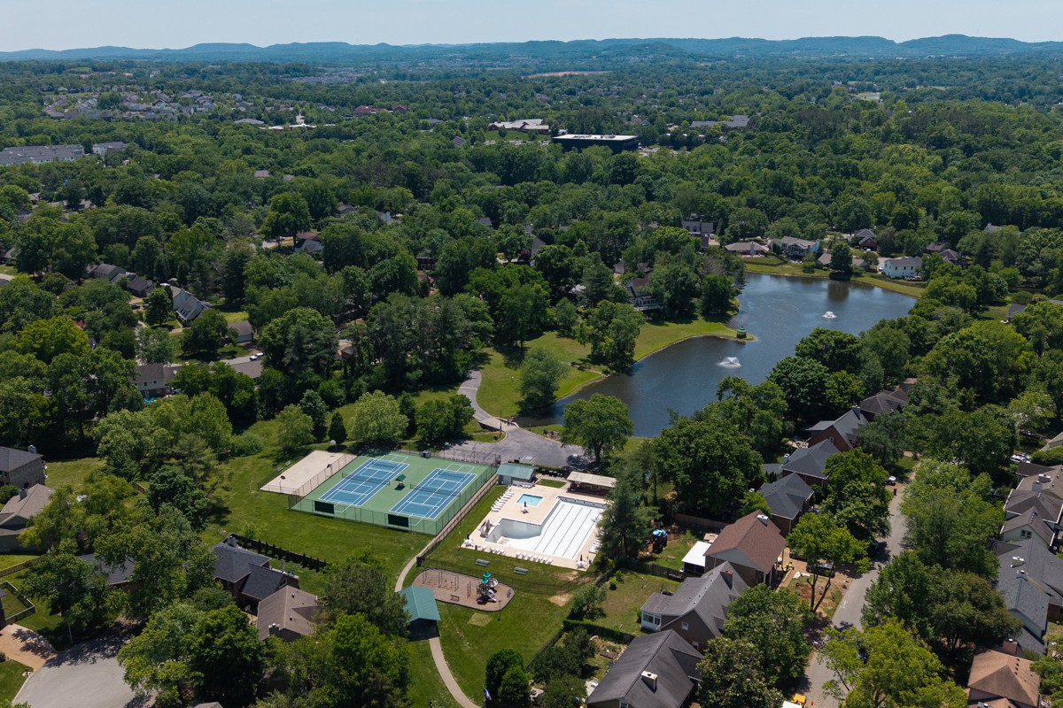 518 Maplegrove Dr