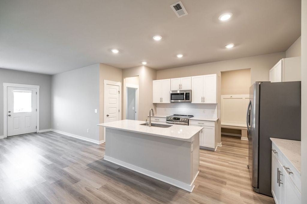 3107 Lamond Dr