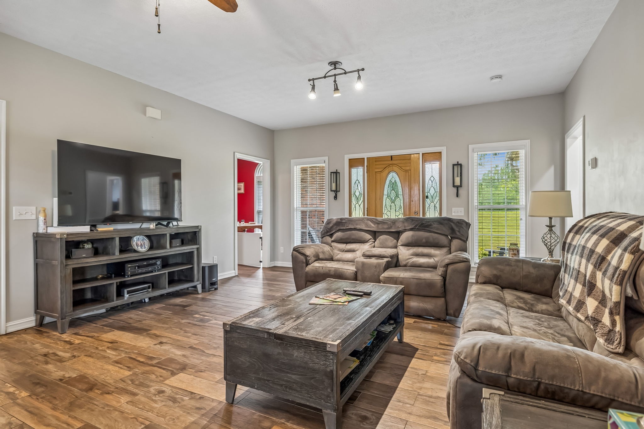 6 County House Cir