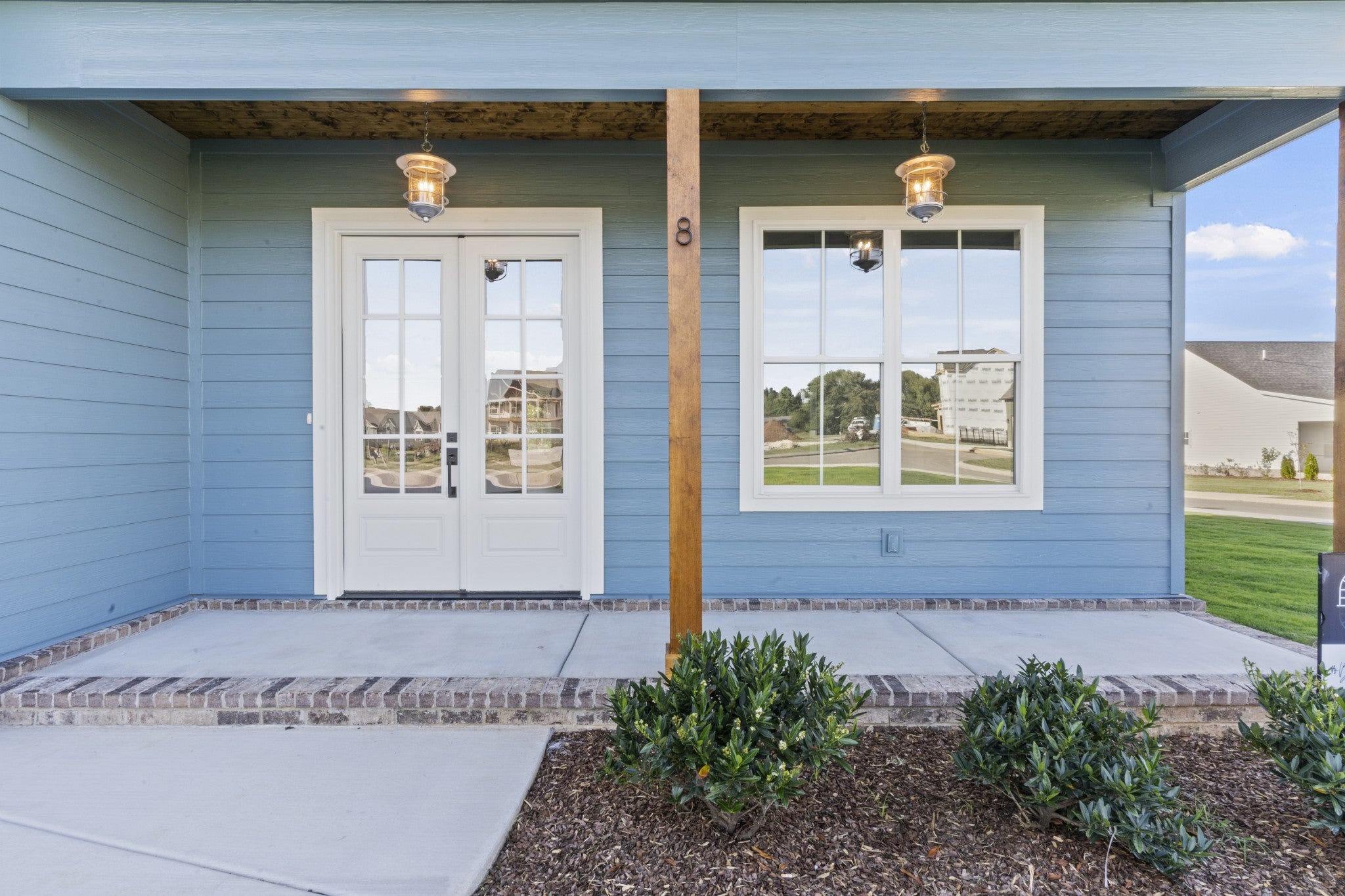 8 Latitude Dr