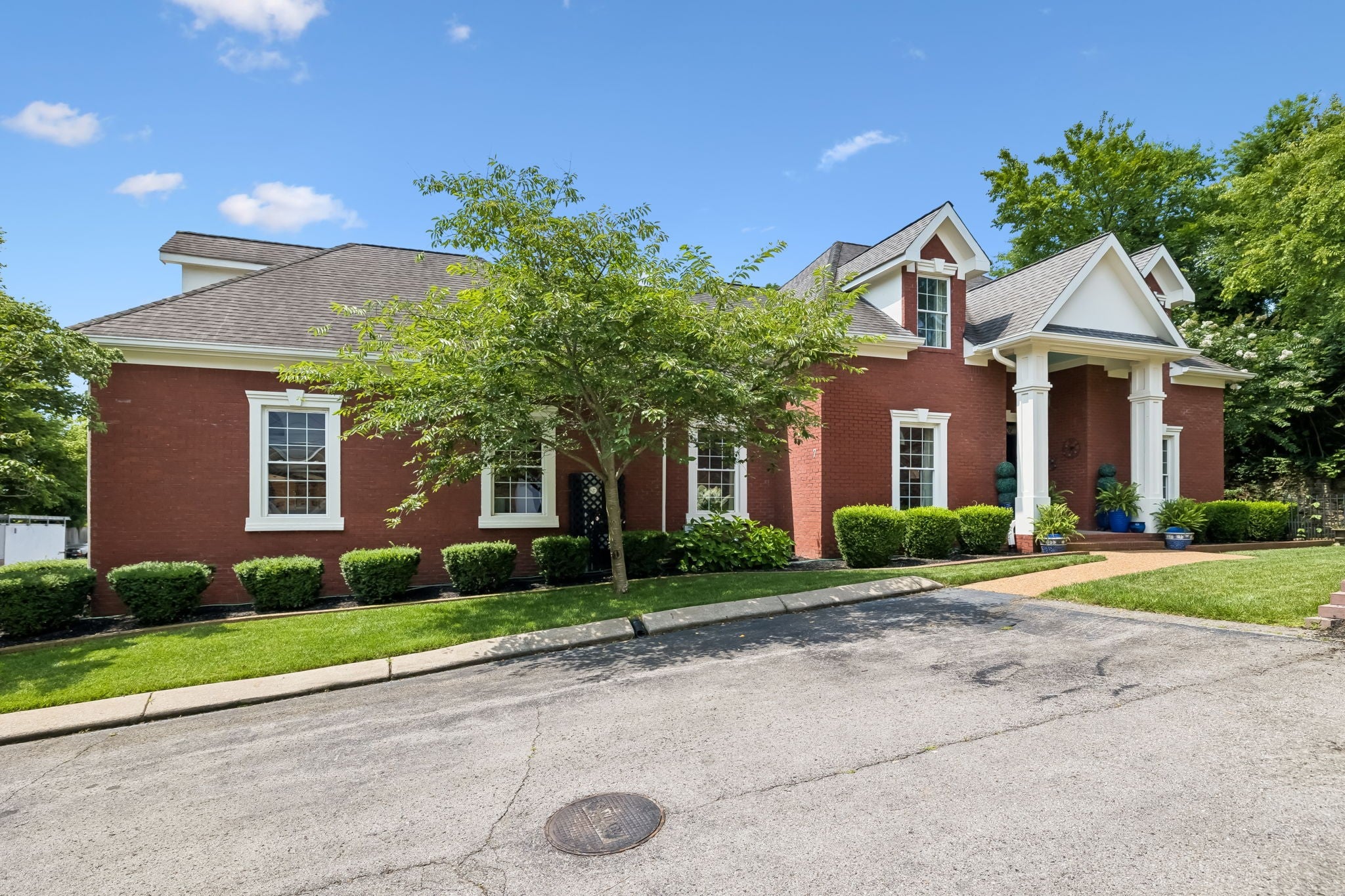 314 W 6th St 7