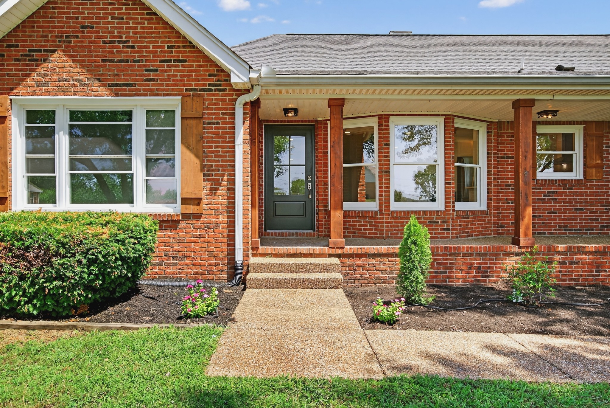 1005 Chateau Dr