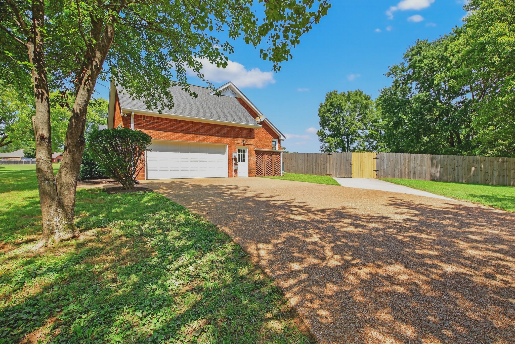 1005 Chateau Dr
