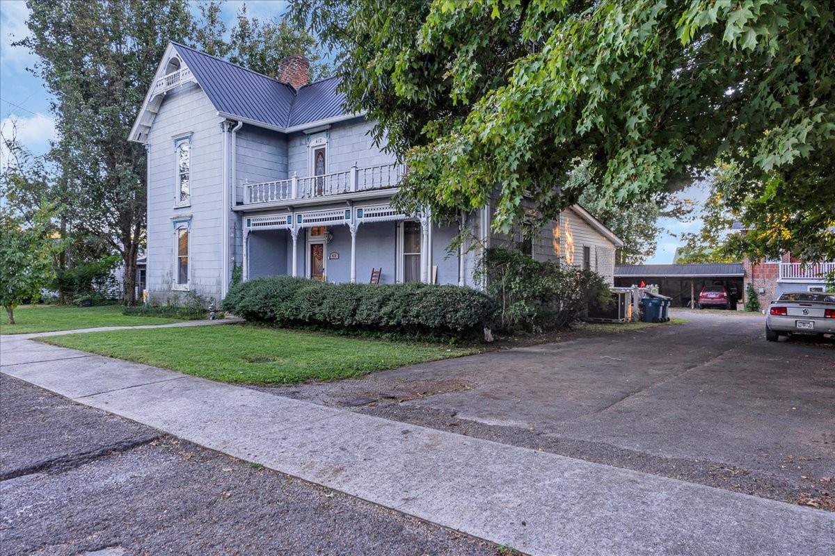 412 E Harp St