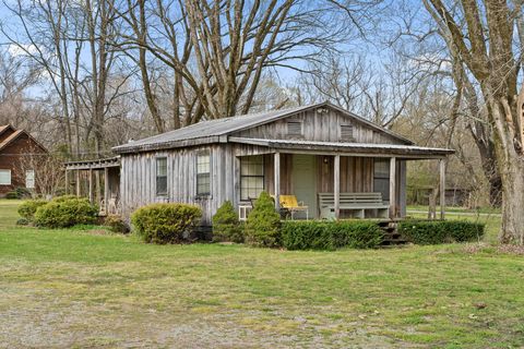 35 Airport Ln Stewart TN 37175