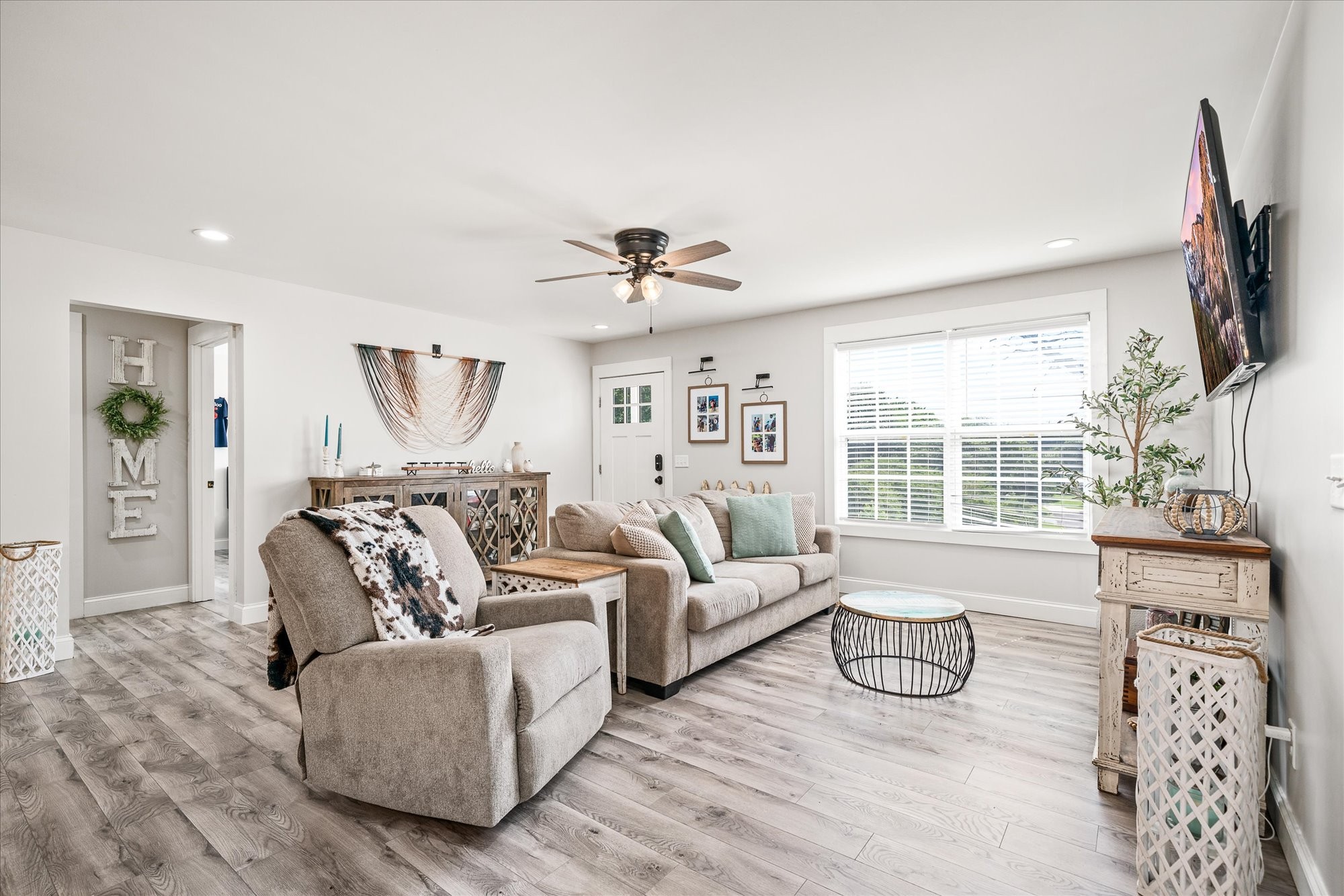 2643 Cloverdale Dr