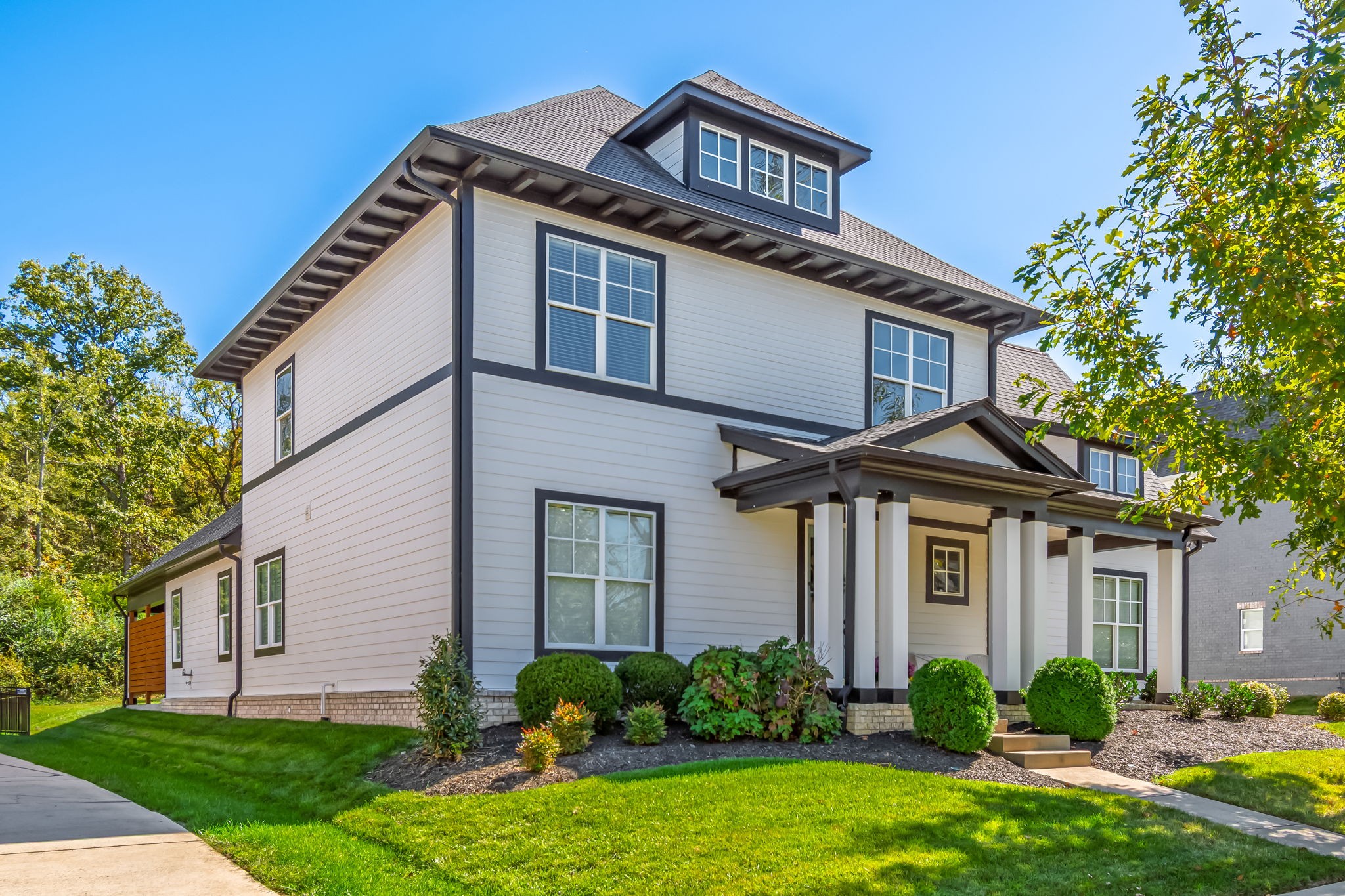 1080 Memorial Dr
