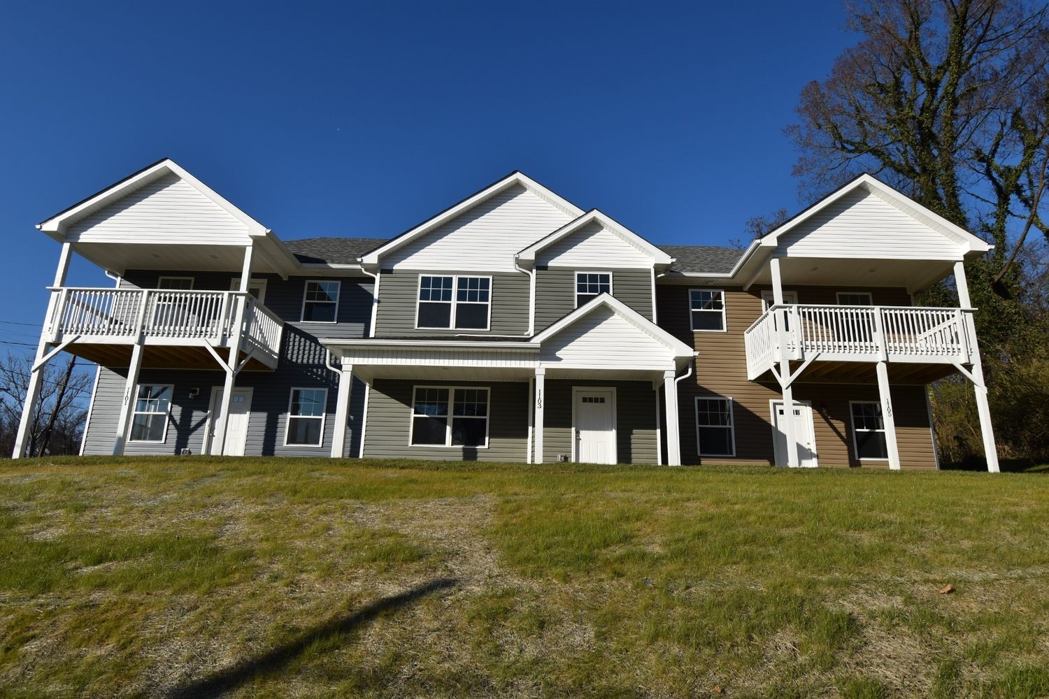 View Clarksville, TN 37040 townhome