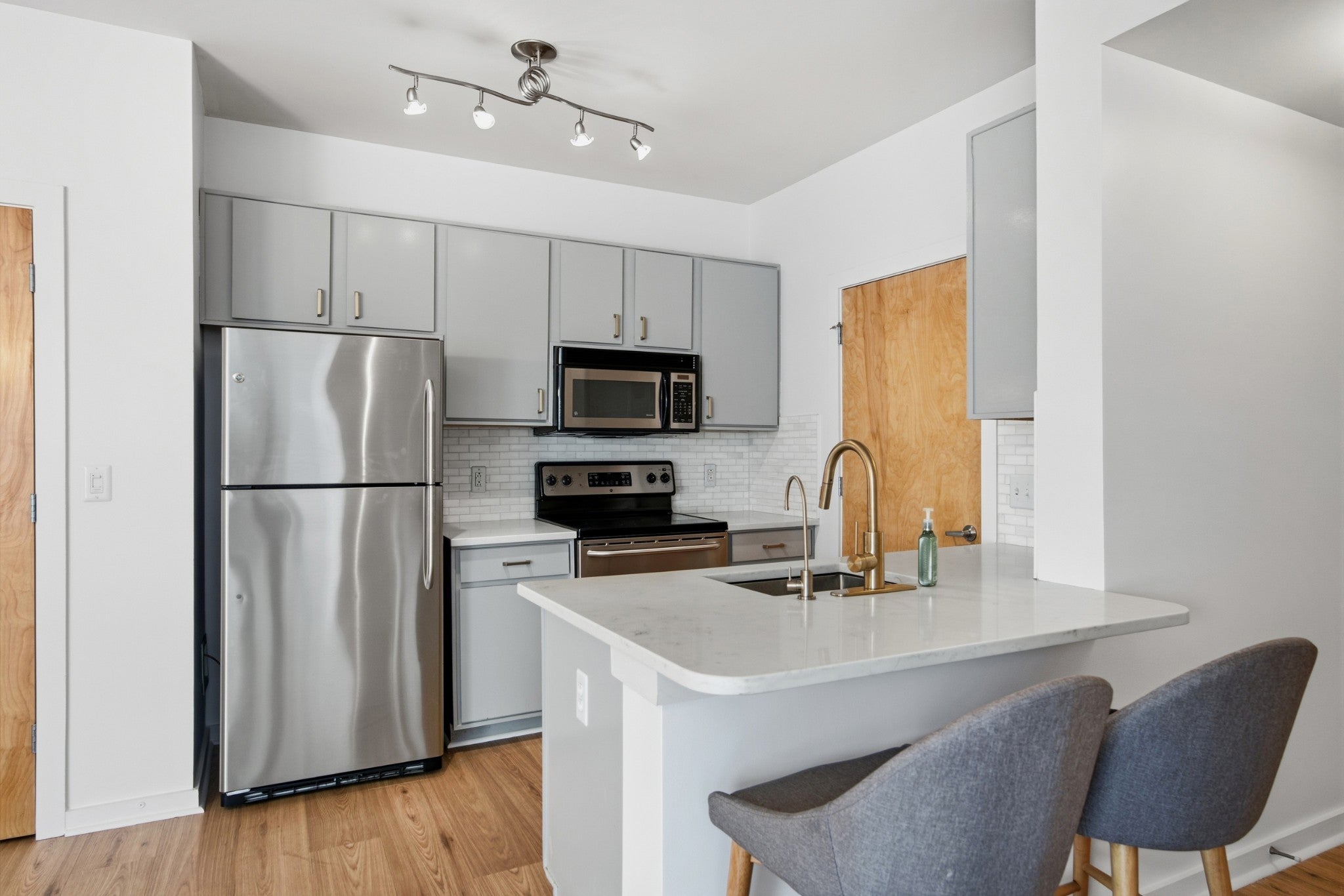1803 Broadway 203