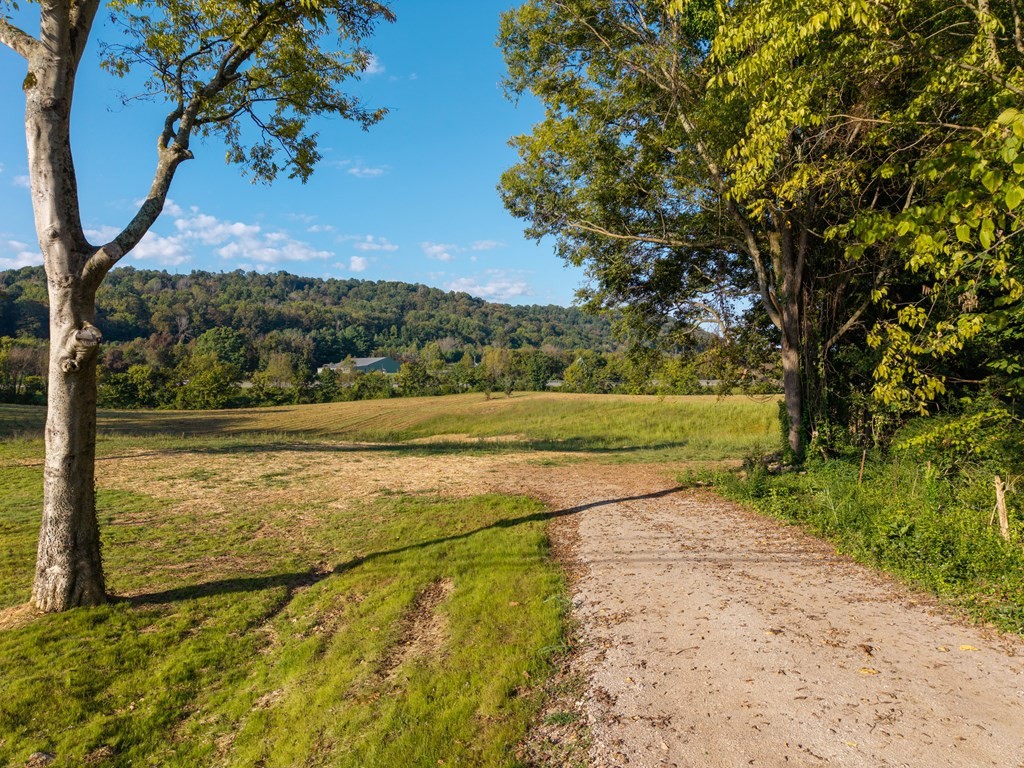 1545 Roberts Matthews Hwy