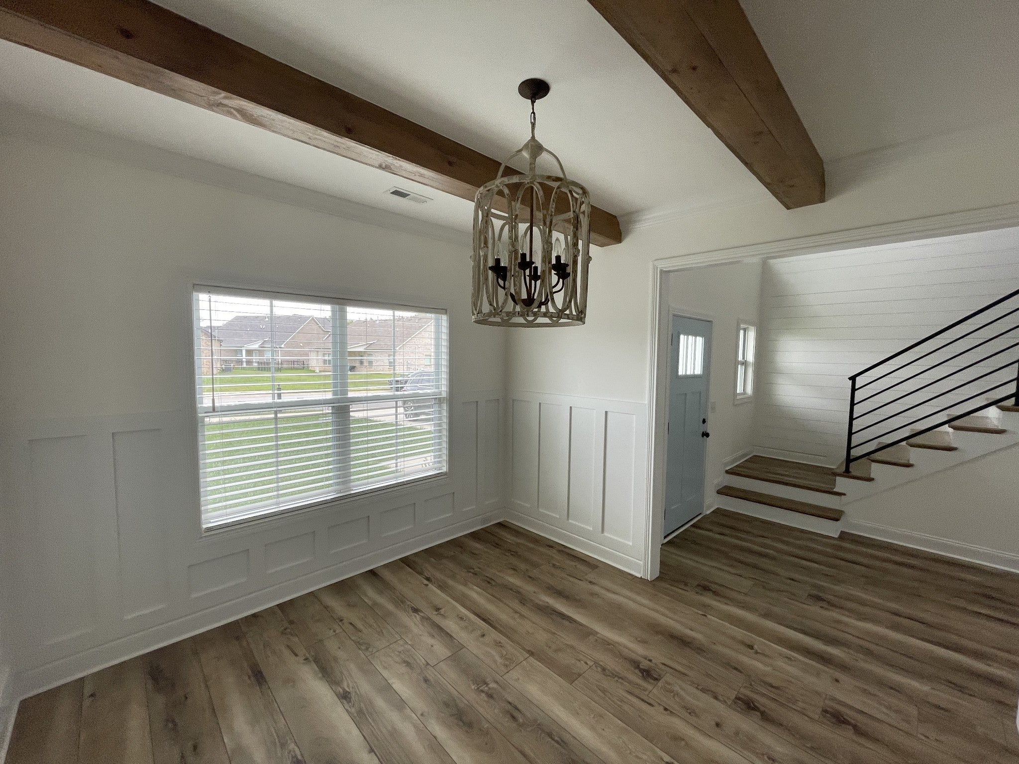 376 Lowline Dr