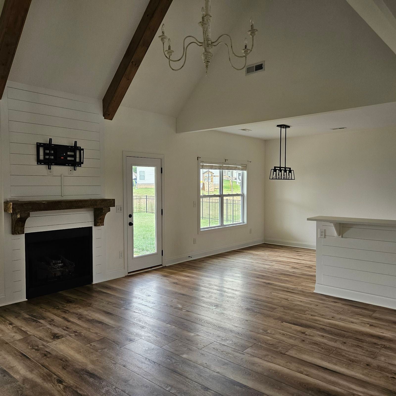 376 Lowline Dr