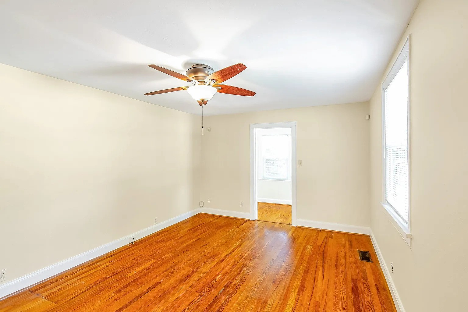 2401 Vaulx Ln