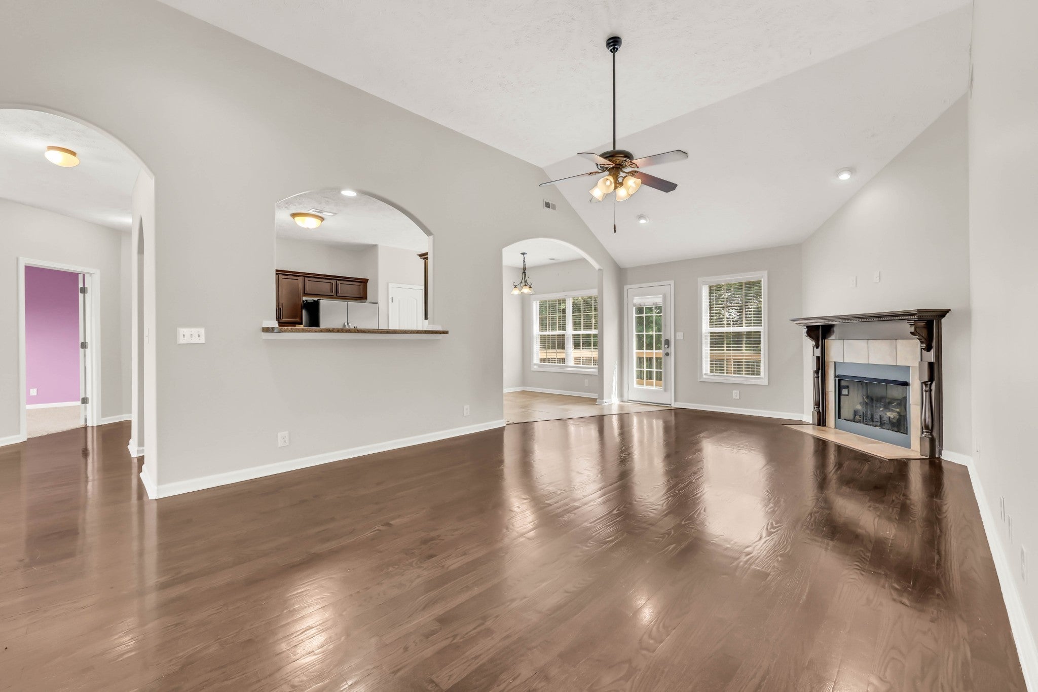 1712 Apache Way