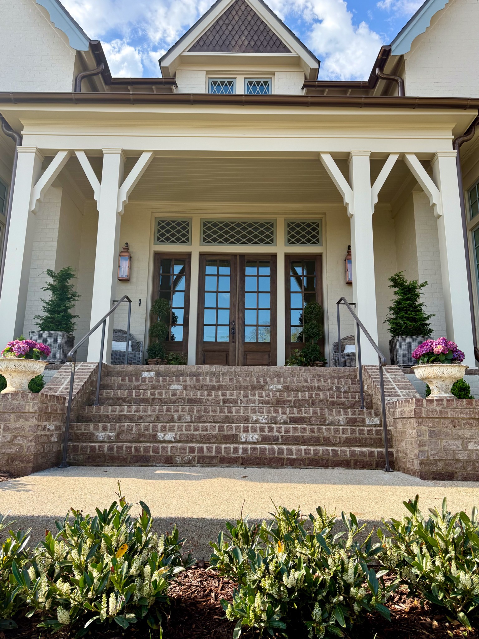 391 The Lady of the Lake Ln