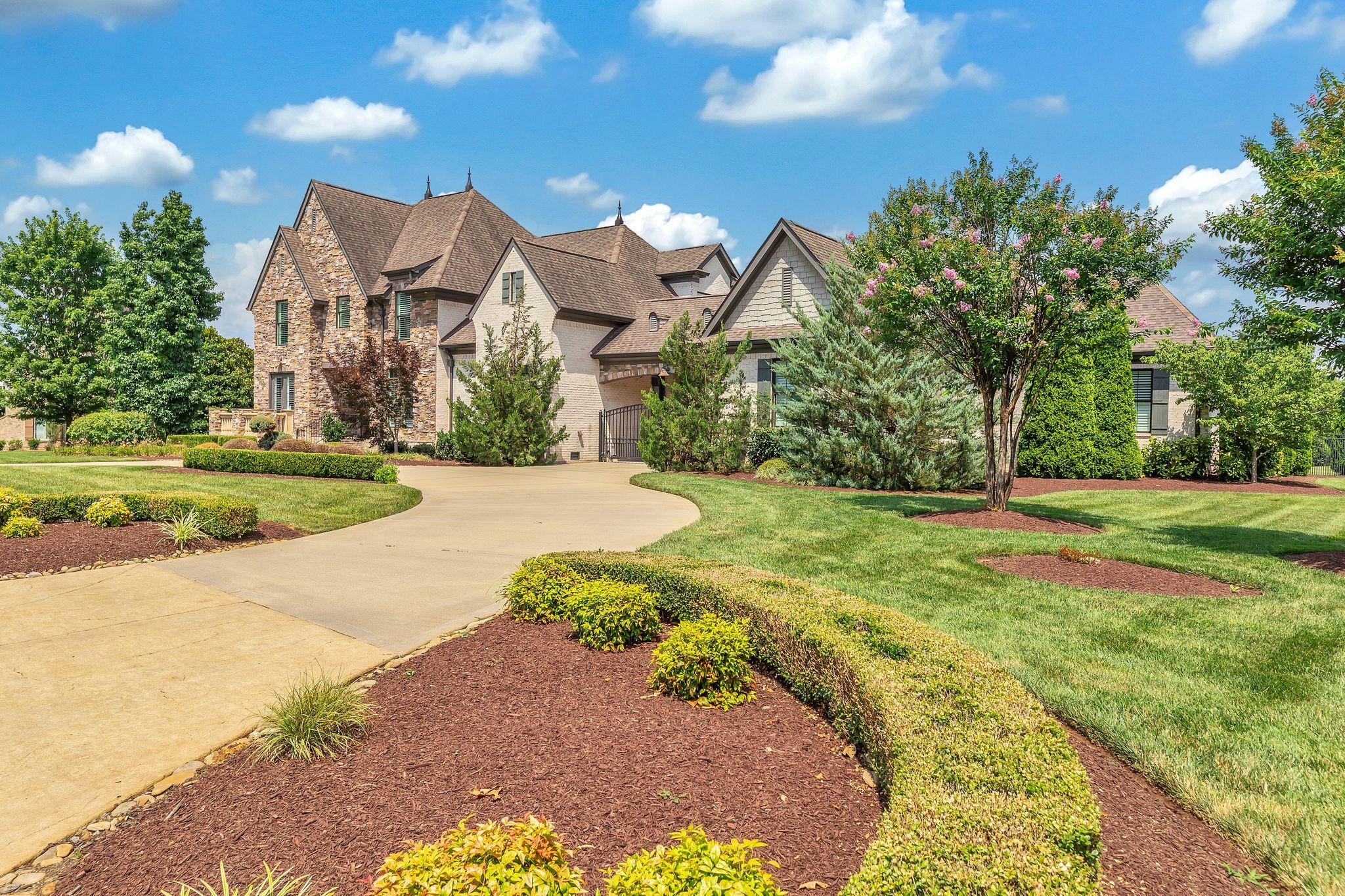 1430 Avellino Cir